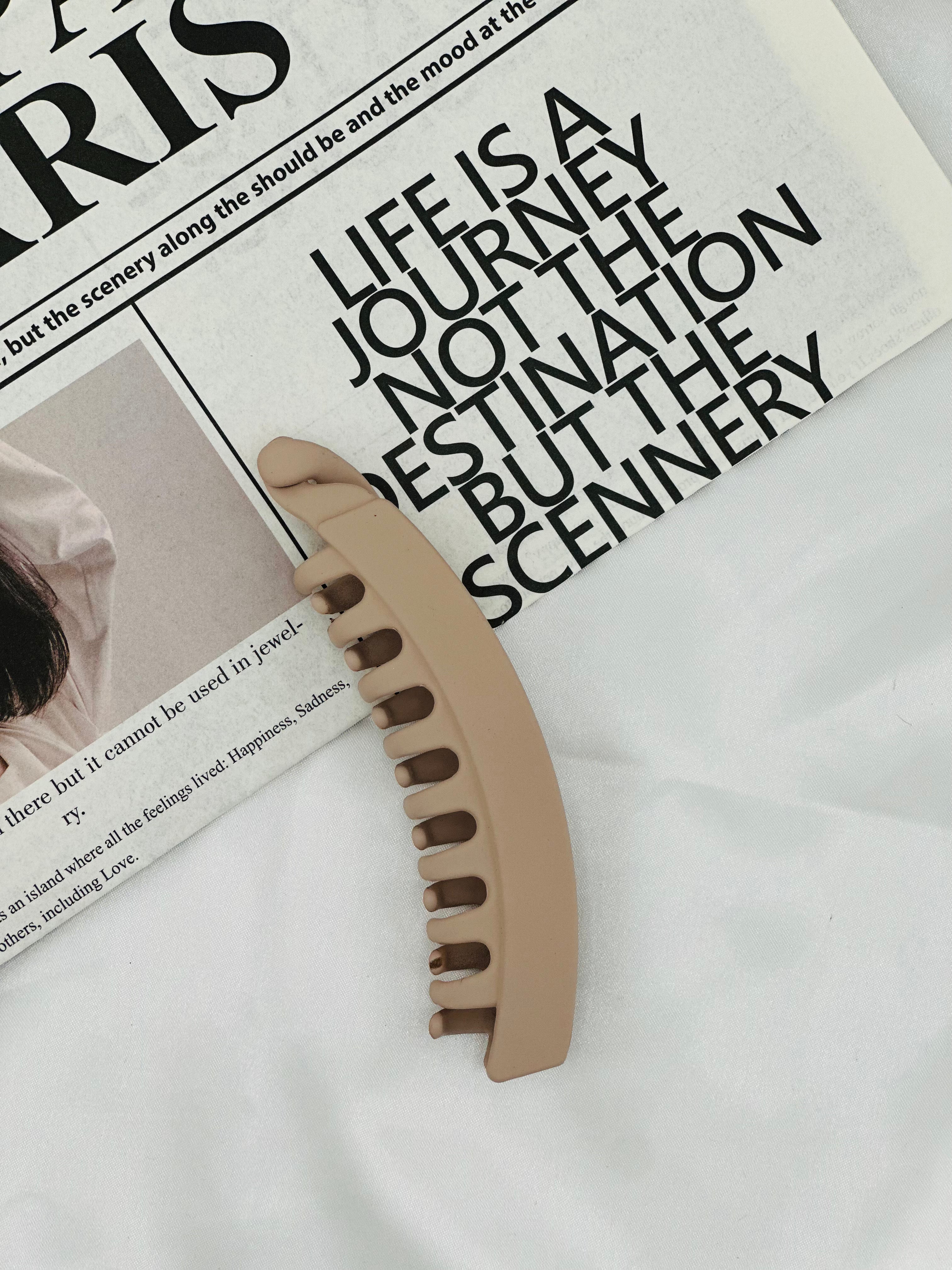 Straight banana Clip